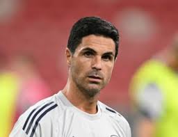 Dan Potts is happy that Mikel Arteta has FINALLY played attacking football!  🔥 #FanCams #Arsenal #PremierLeague