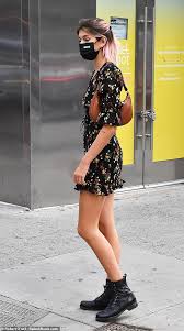 Telo avenue 90505 torrance california united states. Kaia Gerber Shows Off Model Figure In Low Cut Mini Dress In New York With New Beau Jacob Elordi Oltnews