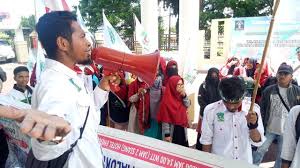 Ada beberapa cara untuk mengetahui perbedaan antara kantor cabang lalu bagaimana cara dan apa saja syarat mencairkan uang jht jamsostek sudah berhenti bekerja setidaknya 1 bulan. Kammi Ternate Kecam Maraknya Tka Di Maluku Utara Kumparan Com