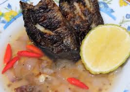 Saya tertarik mencobanya karena bumbunya yang berbeda dari sop ikan lainnya yang pernah saya coba plus irisan nanas membuat sop ikan patin yang satu ini menjadi spesial dengan. Resep Papuyu Baubar Khas Banjar Anti Gagal