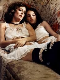Bellocq has an attraction to hallie and violet and he is an habitué of. Susan Sarandon Brooke Shields Lesbianas Vintage Brooke Shields Joven Fotos Con Pareja