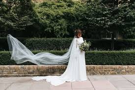 Ukuran di bawah adalah berdasarkan panjang veil standard seperti yang dijual di kedai, dan dengan andaian anda meletakkannya di bahagian atas kepala anda. Veil Gaun Pengantin Barat Jenis Dan Tips Memilihnya Wedding Market