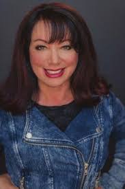 Suzanne Scholl's Instagram, Twitter & Facebook