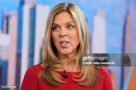 350 Suzanne Fox Photos & High Res Pictures