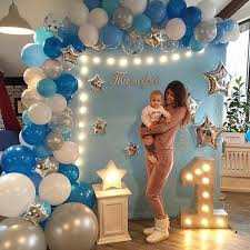 Estos, suelen estar asociadas a una cierta gama de colores, ser tonos suaves como el azul pastel si es un niño o el salmón rosado si es una niña. Como Decorar Fiestas Infantiles Con Globos El Como De Las Cosas Como Decorar Fiestas Infantiles Fiestas De Primer Cumpleanos Decoracion Fiesta Cumpleanos