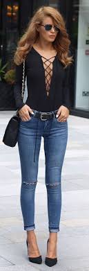 Taylor swift shimmied into lax to take a flight to london on tuesday after an energetic weekend dancing her dressed in a particularly slimming ensemble made up of skinny leg maroon jeans and a tight blue 'i fell asleep': How To Wear Skinny Jeans 100 Examples