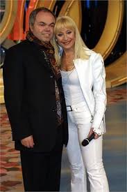 Official raffaella carra' fanpage la mia carriera è stato un continuo sorprendermi e questo è il massimo gioire di una piccola o di una grande cosa mobile.twitter.com/raffaella. Pin En Rafaella Carra