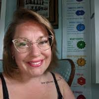 Robyn Weiss's Instagram, Twitter & Facebook