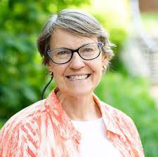 Wanda Eversole's Instagram, Twitter & Facebook