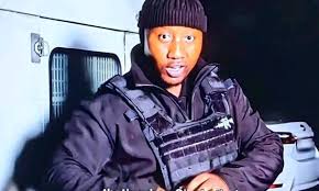 Haibo, things took a terrifying turn for Xolani Khumalo and his  'Sizok'thola' team, forcing them to run for their lives after being sh0t at  the latest episode of #Sizok'thola 😱😨  Watch👉https://dojobza.com/2025/07/17/alleged-drug-dealer-fires-shots-at ...