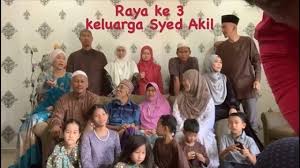 Amani menerusi laman instagram berkongsi beberapa foto majlis pernikahan tersebut sambil. Raya Ke 3 Baru Dapat Photo Family Sharifah Shahora