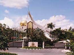 Brunei The Royal Palace We Stopped By This Fancy Gate And Took A Picture Of The Guard There Brunei Travel Brunei Royal Brunei Airlines