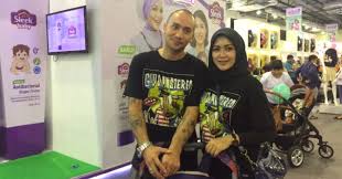 Gary iskak (lahir di jakarta, 10 juli 1973; Diingatkan Gary Iskak Istri Mantap Kenakan Hijab Okezone Celebrity