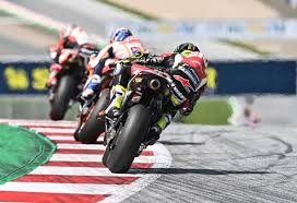 Viel zu wenig für den bedarf und. Spielberg Horrorunfalle In Moto2 Und Motogp Sieg An Dovizioso Motorrad Wm Derstandard De Sport