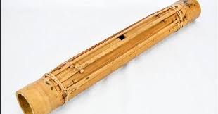 Fuu adalah alat musik tiup yang terbuat dari kayu. 13 Alat Musik Papua Yang Wajib Kamu Ketahui Lengkap