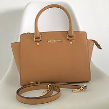 Get the best deals on michael kors michael kors selma medium bags & handbags for women. Michael Kors Selma Saffiano Leather Medium Satchel Women S Fashion On Carousell