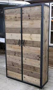 Grab Out This Inspirational Wood Pallet Closet Idea Shown Below In The Picture This Fantastic Decoration Of T Diy Paletten Palettenholz Mobel Zum Selbermachen