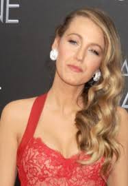 PHOTOS : Blake Lively de "Gossip Girl" : c'est quoi ce look de grand-mère ! 