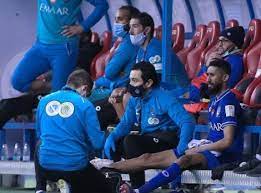 الهلال يكشف عن حجم إصابة قائد الفريق سلمان الفرج وأوضح النادي في تغريدة نشرها عبر حسابه الرسمي على تويتر قبل قليل: Ø¥ØµØ§Ø¨Ø© Ø§Ù„ÙØ±Ø¬ ØªØ±Ø¨Ùƒ Ø§Ù„Ù‡Ù„Ø§Ù„ ÙˆÙØ±Ø­Ø© Ø¬Ù†ÙˆÙ†ÙŠØ© Ù„Ø­Ù…Ø¯ Ø§Ù„Ù„Ù‡