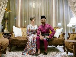 Azrinaz announces pregnancy on ig kuala lumpur: Bekas Isteri Sultan Brunei Bertunang Dengan Wak Doyok Wanista Com