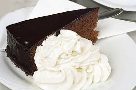 Geburtstag schokolade sacher kuchen mit aprikosenmarmelade auf dem tisch. Die Beruhmte Sacher Torte Detailansicht