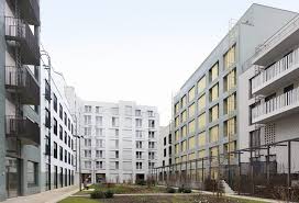 De openbare ruimte langs de schelde wordt er aangelegd als een park van 5 hectare voor voetgangers en fietsers met ruimte voor ontspanning. True Grit Cadix Docklands Regeneration In Antwerp Architectural Review