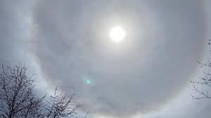 The prism effect is such that the rainbow colors go from red on the inside to violet on the outside. Eye To The Sky Did You See The Sun Halo