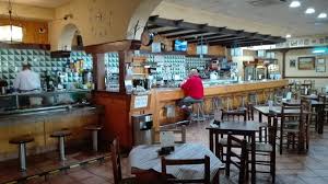 In the heart of la mancha, at the crossroads between catalonia, valencia and andalusia, is the casa lorenzo, located 2 km from villarrobledo.it is the perfect place to eat and rest of the trip for anyone. Barra Y Comedor Rapido Picture Of Restaurante Casa Lorenzo Villarrobledo Tripadvisor