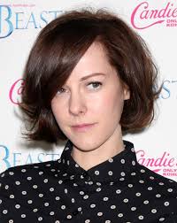 Jena Malone Prim And Proper Above The Collar Haircut And Fully Buttoned Up Blouse Prim & proper hair and beauty + nails too.