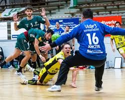 Die hg saarlouis wurde 1995 durch den zusammenschluss der handballabteilungen der vereine sc saargold lisdorf und djk roden gegründet. Hg Saarlouis Nach Furioser Aufholjagd Mit Heimsieg Uber Hsg Krefeld Niederrhein