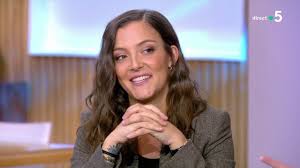 Elle était membre de l'équipe mika mais a été volée par florent pagny lors de l'épreuve ultime. Camille Lellouche Etoile Montante C A Vous 29 10 2019 Youtube