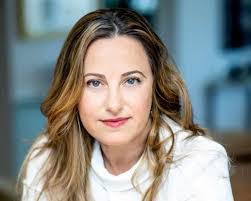 Laura Spink's Instagram, Twitter & Facebook