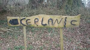 A Kerlanic En Bretagne Lea Et Guillaume Pousse La Porte D Un Eco Lieu Autonome En Energie Decouvrons Ensemble Comment Ses Habitants En Sont Arrives La