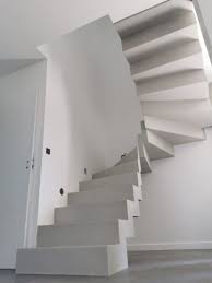 Magnifique Escalier Cremaillere Deux Quart Balance En Beton Cire Vernis Mat Couleur Poivre Blanc Meri Idees Escalier Escalier De Luxe Amenagement Entree Maison
