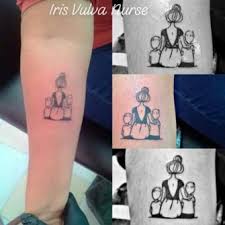 Tatuaje Del Artista Mexicano Iris Vulva Nurse Mama E Hijos Tatuajes Y Mas