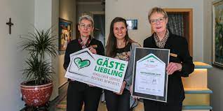 Stärken sie sich morgens am kostenfreien frühstücksbuffet, bevor sie die schöne stadt dresden erkunden. Willkommen Pension Am Grossen Garten Dresden