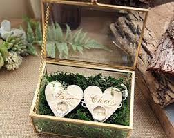 They take proposals to the next level. Hochzeit Ring Box Ringkastchen Geometrische Ring Box Kupfer Ring Schatulle Schmuckbox Glasmale Boite Bague Mariage Boite Alliances Idee Invitation Mariage