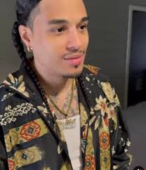 Women making questionable life choices with married men and drug dealers