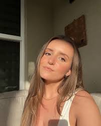 Bri (@brifitzhenry) • Instagram photos and videos