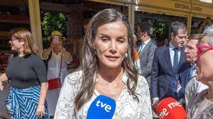 Letizia revive su pasión por el periodismo con RTVE: la reina visita su  casa en la