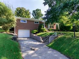 116 Farmview Drive Uniontown Pa 15401 Brick Ranch Rugs On Carpet Stair Runner Carpet