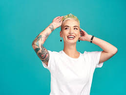 Bu özel kağıttaki resmi dövme yaptıracağımız bölgeye yapıştırır ve çıkan resim üzerinde çalışmaya başlar. Dovme Bakimi Nasil Olmali Cildimveben