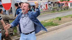 31 mayıs 2011, hopa) 2011 türkiye genel seçimlerine yönelik recep tayyip erdoğan'ın artvin'in hopa ilçesi mitingi öncesinde yaşanan eylemlerde polisin sıktığı tazyikli su ve biber gazı ile fenalaşarak kaldırıldığı hastanede yaşamını yitiren emekli öğretmen. Metin Lokumcu Vikipedi