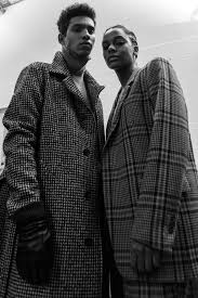 Les colliers suivent leur trace avec leurs grosses mailles, les pendentifs imposants… Ami Fall Winter Man 2017 Show In Paris