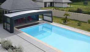 D'une hauteur maximale d'1m80, cette couverture de piscine préserve l'esthétisme de votre extérieur tout en vous permettant de vous baigner tout au long de l'année et par tous les temps ! Abri De Piscine Mi Haut R Design Fabricant Francais Azenco