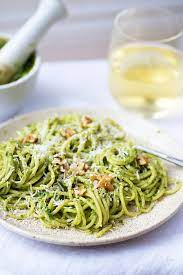 Spaghetti With Rocket And Walnut Pesto Mondomulia Barilla Recipes Favorite Pasta Recipes Veggie Noodles Recipes