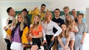 Das internat ist eine deutsche webserie, die das leben von jugendlichen auf einem fiktiven internat behandelt. Kussszenen So Romantisch Wird Neue Das Internat Staffel Promiflash De