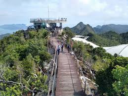 Enjoy close interaction with over 150 species of animals in the park with fully covered walkway accompany by the knowledgeable educator that will assist and enlighten you with animals' knowledge. Makan Jika Sedap Best Naik Kereta Kabel Langkawi Langkawi Skycab