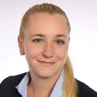 Alexandra Schmelzer's Instagram, Twitter & Facebook