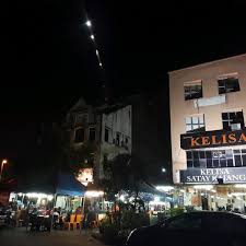 İstənilən cisimlər arasında, ümümdünya cazibə qanunu ilə müəyyən olunan, cazibə qüvvəsi var. Kelisa Satay Kajang Restaurant